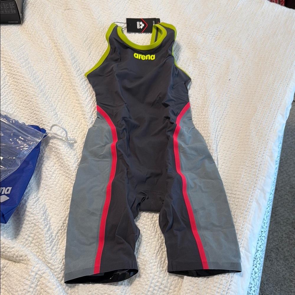 Arena open back kneeskin NWT